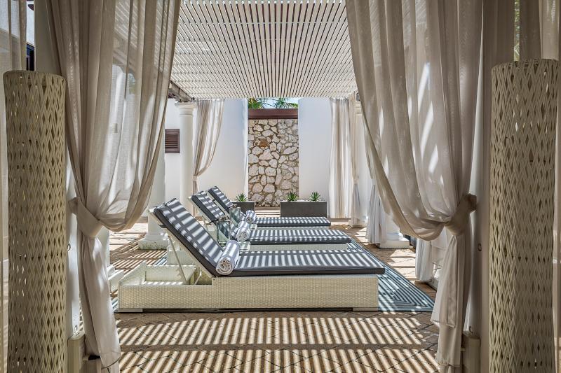 Floris Suite Hotel - Spa & Beach Club - Adults Only Piscadera Bay Экстерьер фото
